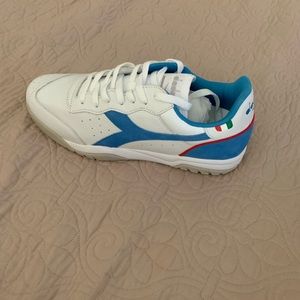 Men’s new Diadora Maverick “OG” 10.5 sneakers.
